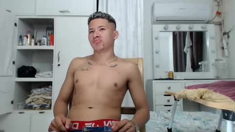 crys_22 online show from November 9, 4:27 am