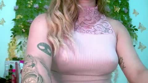 crysrus online show from April 11, 2:49 am