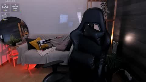 Snapshot of crystalluna__ chatting on October 5, 2:24 pm Mia online show from October 5, 2:24 pm