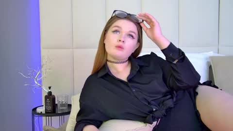 Crystal online show from March 4, 2:42 pm