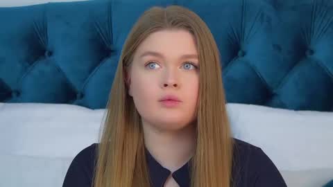 Crystal online show from April 25, 1:41 pm