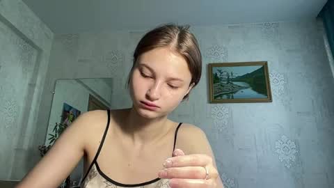 crystalstipp online show from June 2, 7:32 am
