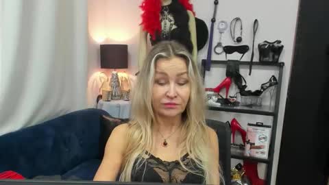 CrystalHotty online show from November 19, 6:24 am