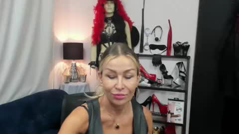 CrystalHotty online show from September 12, 4:36 am