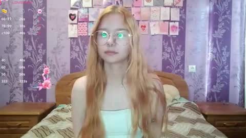 Snapshot of cucumber_kringe chatting on October 19, 7:02 am Sia online show from October 19, 7:02 am