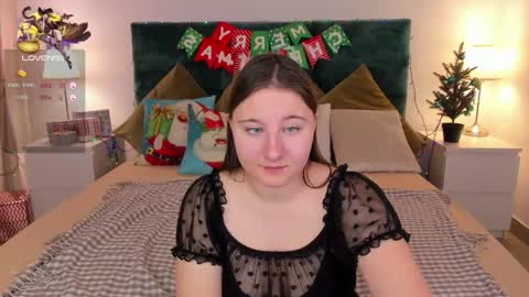 cuddlyskitty online show from December 23, 8:31 am