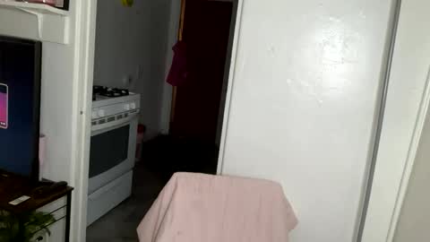 curliegirlee online show from April 6, 4:46 am