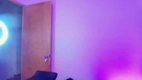 curly_babe1 online show from May 18, 7:53 pm
