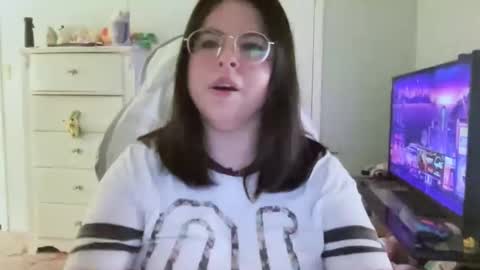 Emmie online show from January 8, 4:18 am