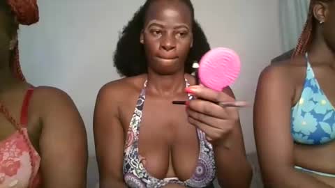 Snapshot of cute_daniellah chatting on February 18, 7:09 pm Danillah online show from February 18, 7:09 pm