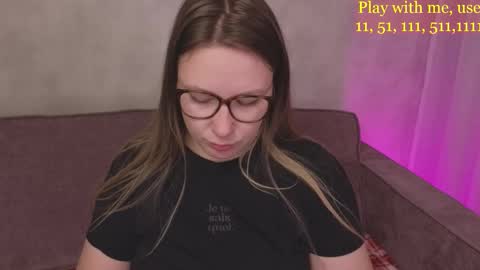 Snapshot of cute_darina chatting on October 23, 1:40 am Everyday stream in the same time online show from October 23, 1:40 am