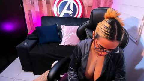 Snapshot of cute_elii chatting on March 9, 1:25 am Independent Model online show from March 9, 1:25 am
