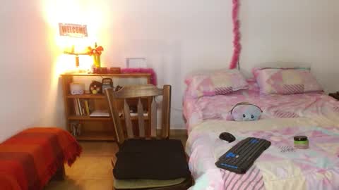 Snapshot of cute_femboy420 chatting on October 1, 12:43 am Valeria Vergara online show from October 1, 12:43 am