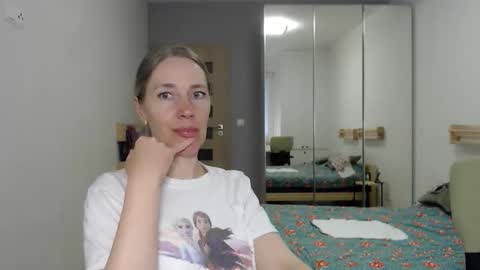 cute_lion_ online show from May 12, 5:44 pm
