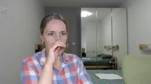 cute_lion_ online show from May 13, 5:55 pm