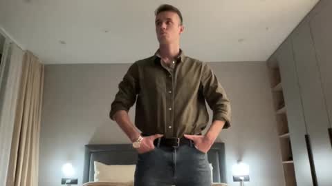 cute_skywalker online show from November 1, 5:45 pm