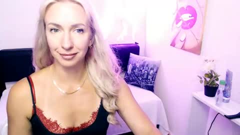 cute_smile_shy online show from July 25, 10:40 pm