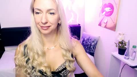 cute_smile_shy online show from July 5, 4:19 am