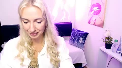 cute_smile_shy online show from July 24, 10:29 pm