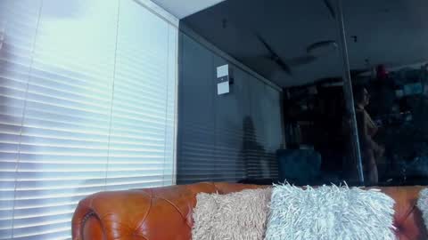 WANNA SEE MORE OF TWINS              online show from December 5, 9:01 pm