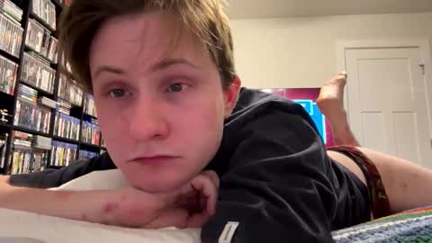 cuteboii29 online show from April 22, 4:52 am