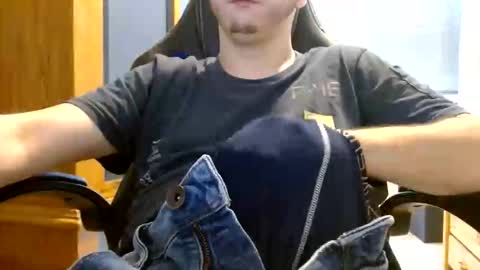 Cuteboy090 online show from June 8, 9:54 am
