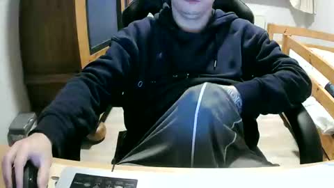 Cuteboy090 online show from April 19, 6:32 pm