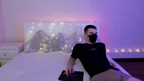 Tory and Leon online show from December 21, 8:37 pm