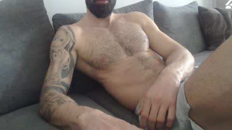 cuteeboy online show from April 10, 6:30 am