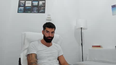 Snapshot of cuteeboy chatting on October 14, 2:09 pm cuteeboy online show from October 14, 2:09 pm
