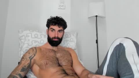 cuteeboy online show from January 10, 11:15 am