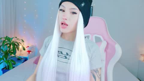 Zoe  online show from March 14, 3:43 am