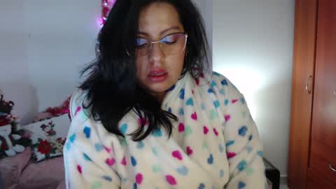 Snapshot of cutejess45 chatting on December 11, 8:26 am tell me jess   online show from December 11, 8:26 am