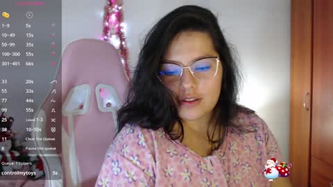 Snapshot of cutejess45 chatting on December 17, 8:34 am tell me jess   online show from December 17, 8:34 am