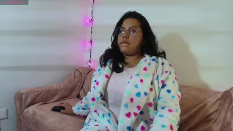 Snapshot of cutejess45 chatting on January 31, 5:51 am tell me jess   online show from January 31, 5:51 am