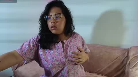 Snapshot of cutejess45 chatting on February 25, 9:09 am tell me jess   online show from February 25, 9:09 am