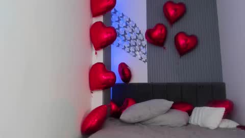 Lia  please dont forget to thumbs up me online show from February 15, 7:51 am