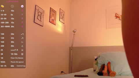 cutepetitee online show from September 9, 7:47 pm