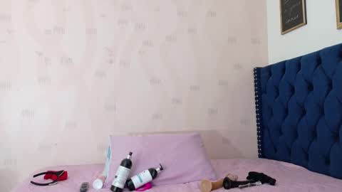 cutepetitee online show from October 30, 7:47 pm