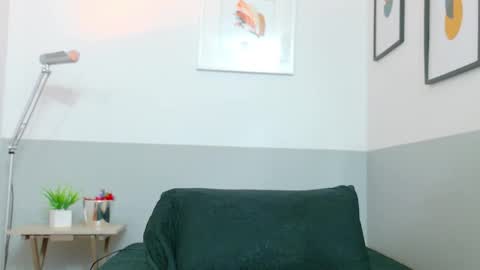 cutepetitee online show from October 11, 8:01 pm