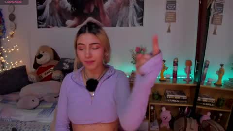 cuteweed420 online show from April 15, 3:10 am