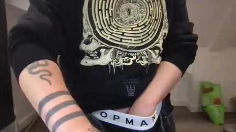 cuttop2373844 online show from October 8, 6:58 pm