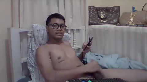 cyrenzortegal online show from April 6, 11:06 pm