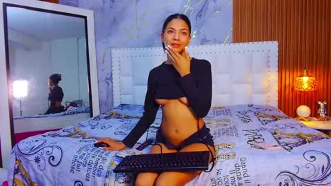 Snapshot of daddyissuesss_ chatting on February 15, 7:39 pm JAZMIN online show from February 15, 7:39 pm