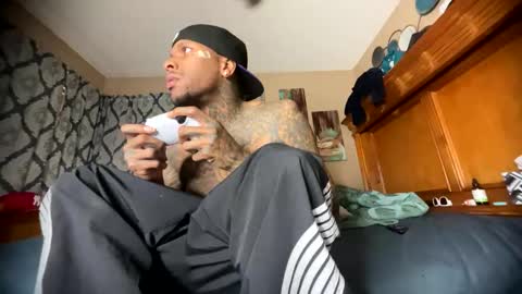 sexy tatted king bbc online show from May 27, 8:50 pm