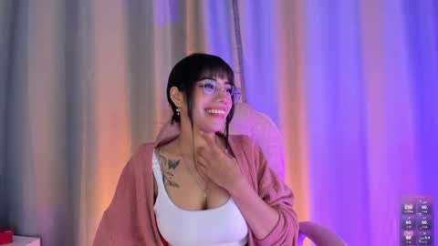 Snapshot of daenerys_cat chatting on October 20, 1:05 pm daenerys_cat online show from October 20, 1:05 pm