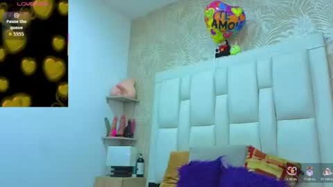 daffnelewis online show from June 22, 11:17 am
