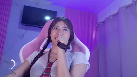 Dafne  online show from November 13, 4:20 pm