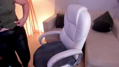 Snapshot of dafne_00 chatting on September 12, 11:23 am Dafne online show from September 12, 11:23 am