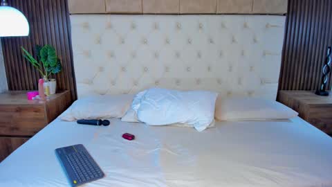 dafne_hillss online show from September 19, 4:11 pm